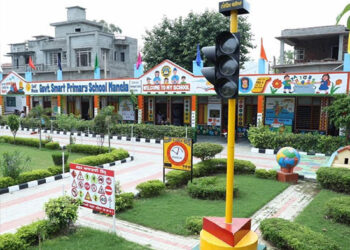 ਕਸ਼ਮੀਰ ਵਾਦੀ ਦਾ ਭੁਲੇਖਾ ਪਾਉਂਦੈ ਮਨੈਲਾ ਦਾ ਸਰਕਾਰੀ ਸਕੂਲ