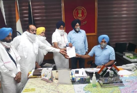 ਬੀਜ ਘੋਟਾਲੇ ਦੇ ਦੋਸ਼ੀਆਂ ਨੂੰ ਸਜ਼ਾ ਦੇਣ ਦੀ ਮੰਗ , ਸ਼੍ਰੋਮਣੀ ਅਕਾਲੀ ਦਲ ਵੱਲੋਂ ਸੌਂਪੇ ਗਏ ਮੰਗ ਪੱਤਰ
