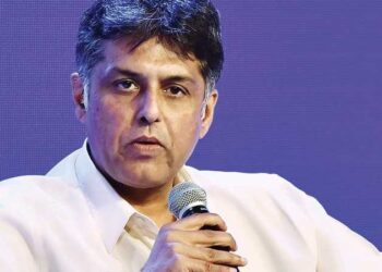 ਕੋਰੋਨਾ ਨਾਲ ਨਿਪਟਣ ਲਈ ਪ੍ਰਸ਼ਾਸਨਿਕ, ਪੁਲਿਸ ਤੇ ਸਿਹਤ ਅਧਿਕਾਰੀਆਂ ਦਾ ਰੋਲ ਸ਼ਲਾਘਾਯੋਗ – ਤਿਵਾੜੀ