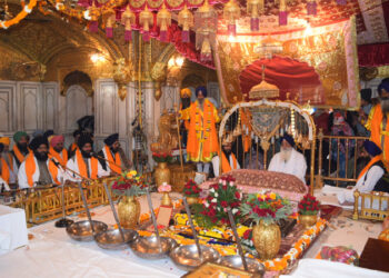 ਸ੍ਰੀ ਗੁਰੂ ਨਾਨਕ ਦੇਵ ਜੀ ਦੇ ਪ੍ਰਕਾਸ਼ ਪੁਰਬ ਮੌਕੇ ਸੱਚਖੰਡ ਸ੍ਰੀ ਹਰਿਮੰਦਰ ਸਾਹਿਬ ਵਿਖੇ ਸਜਾਏ ਅਲੌਕਿਕ ਜਲੌ