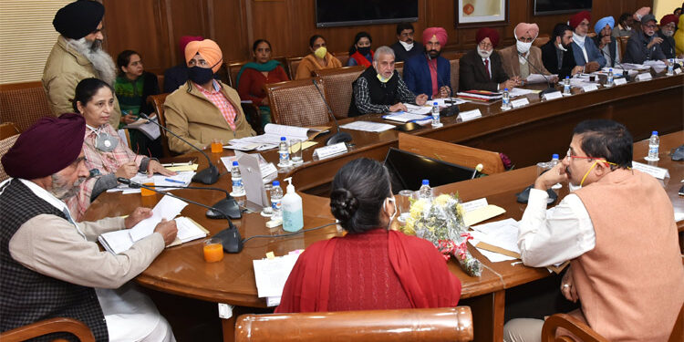 ਭਾਸ਼ਾ ਵਿਭਾਗ ਵੱਲੋਂ 18 ਵੱਖ-ਵੱਖ ਵਰਗਾਂ ਲਈ ਸਾਹਿਤ ਰਤਨ ਅਤੇ ਸ਼ੋ੍ਰਮਣੀ ਪੁਰਸਕਾਰਾਂ ਦਾ ਐਲਾਨ