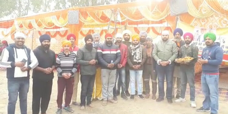 ਛੋਟੇ ਸਾਹਿਬਜ਼ਾਦਿਆਂ ਦੇ ਸ਼ਹੀਦੀ ਜੋੜ ਮੇਲੇ ਨੂੰ ਸਮਰਪਿਤ ਸੰਗਤਾਂ ਵੱਲੋਂ ਲਾਇਆ ਗਿਆ ਚਾਹ ਪਕੌੜਿਆਂ ਦਾ ਲੰਗਰ