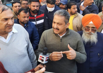 ਕਿਸਾਨ ਅੰਦੋਲਨ ਨੂੰ ਦਬਾਉਣ ਲਈ ਬਦਲੇ ਦੀ ਭਾਵਨਾ ਨਾਲ ਕੇਂਦਰ ਸਰਕਾਰ ਦੀ ਸ਼ਹਿ ਤੇ ਕੀਤੀ ਇਨਕਮ ਟੈਕਸ ਨੇ ਰੇਡ : ਵਿਜੈ ਇੰਦਰ ਸਿੰਗਲਾ