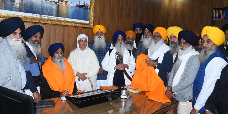 ਸ਼੍ਰੋਮਣੀ ਕਮੇਟੀ ਦੇ ਆਨਰੇਰੀ ਮੁੱਖ ਸਕੱਤਰ ਐਡਵੋਕੇਟ ਹਰਜਿੰਦਰ ਸਿੰਘ ਨੇ ਅਹੁਦਾ ਸੰਭਾਲਿਆ