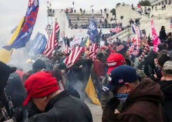 ਅਮਰੀਕਾ ਵਿੱਚ ਟਰੰਪ ਸਮਰਥਕਾਂ ਨੇ ਕੈਪਿਟਲ ਹਿਲ ਵਿੱਚ ਕੀਤਾ ਜਬਰਦਸਤ ਹੰਗਾਮਾ ਵਾਸ਼ਿੰਗਟਨ ਵਿੱਚ 15 ਦਿਨਾਂ ਦੀ ਐਮਰਜੈਂਸੀ ਘੋਸ਼ਿਤ