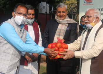 ਨਵੇਂ ਸਾਲ ਦੇ ਸ਼ੁਭ ਮੌਕੇ ‘ਤੇ ਪੂਰੇ ਰਾਜ ਦੇ ਬਾਗਬਾਨੀ ਕਿਸਾਨਾਂ ਨੇ ਅੱਜ ਹਰਿਆਣਾ ਦੇ ਮੁੱਖ ਮੰਤਰੀ ਮਨੋਹਰ ਲਾਲ ਨਾਲ ਮੁਲਾਕਾਤ ਕੀਤੀ