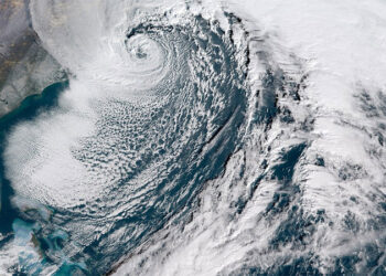 ਅਮਰੀਕਾ ਦੇ ਪੂਰਬ ਵੱਲ ਭਾਰੀ ਬਰਫਬਾਰੀ ਨਾਲ ਵਧ ਰਿਹਾ ਹੈ ਪੱਛਮੀ ਤੂਫਾਨ