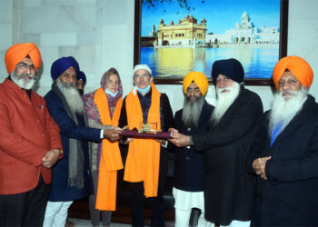 ਫਰਾਂਸ ਦੇ ਅੰਬੈਸਡਰ ਈਮੈਨੁਅਲ ਲੇਨੈਨ ਸੱਚਖੰਡ ਸ੍ਰੀ ਹਰਿਮੰਦਰ ਸਾਹਿਬ ਵਿਖੇ ਨਤਮਸਤਕ ਹੋਏ