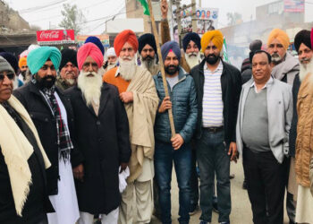 ਭਾਰਤੀ ਕਿਸਾਨ ਯੂਨੀਅਨ ਰਾਜੇਵਾਲ ਨੇ ਕਾਲੇ ਕਾਨੂੰਨ ਦੀਆਂ ਕਾਪੀਆਂ ਸਾੜ ਕੇ ਮਨਾਈ ਲੋਹੜੀ