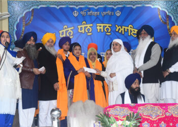 ਸ਼੍ਰੋਮਣੀ ਕਮੇਟੀ ਵੱਲੋਂ ਅੰਮ੍ਰਿਤਧਾਰੀ ਵਿਦਿਆਰਥੀਆਂ ਨੂੰ 1 ਕਰੋੜ 31 ਲੱਖ ਰੁਪਏ ਦੀ ਵਜ਼ੀਫ਼ਾ ਰਾਸ਼ੀ ਤਕਸੀਮ
