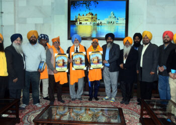 ਨਸ਼ਾ ਮੁਕਤ ਭਾਰਤ ਦੇ ਸੁਨੇਹੇ ਨਾਲ ਦਿੱਲੀ ਲਈ ਰਵਾਨਾ ਹੋਏ ਦੌੜਾਕ ਸ੍ਰੀ ਮਨੋਜ ਕੁਮਾਰ ਦਾ ਸ਼੍ਰੋਮਣੀ ਕਮੇਟੀ ਵੱਲੋਂ ਸਨਮਾਨ