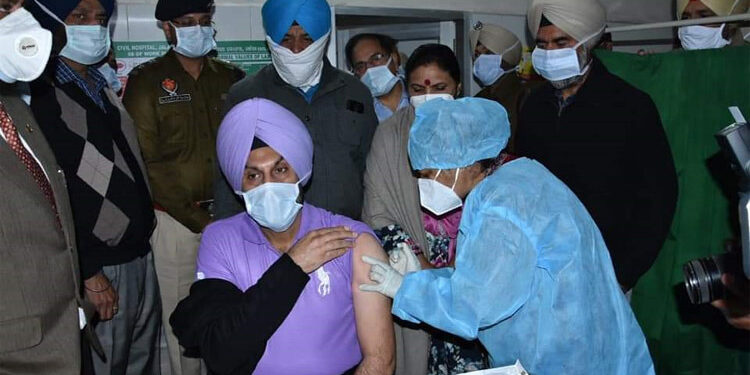 ਏ.ਡੀ.ਜੀ.ਪੀ ਸਮੇਤ 2 ਆਈ.ਜੀ.ਪੀਜ਼ ਤੇ 2 ਸੀ.ਪੀਜ਼ ਸਮੇਤ 416 ਪੁਲਿਸ ਕਰਮੀਆਂ ਨੇ ਮੁਹਿੰਮ ਦੇ ਦੂਜੇ ਦਿਨ ਲਗਵਾਇਆ ਟੀਕਾ