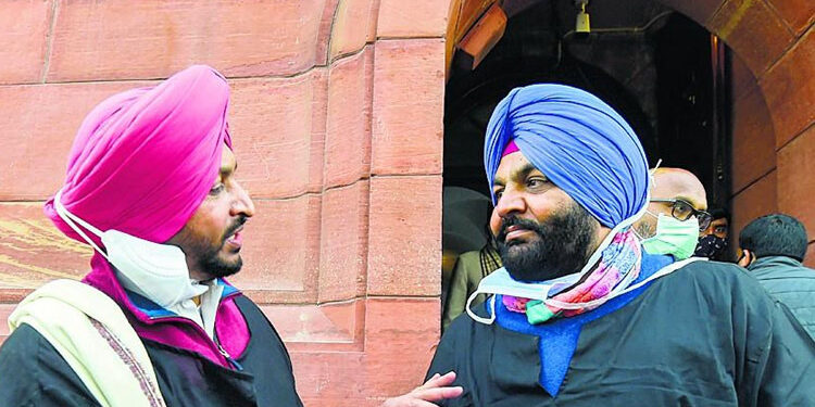 ਖੇਤੀ ਕਾਨੂੰਨਾਂ ਦੇ ਵਿਰੋਧ ਵਿੱਚ ਕਾਲੇ ਕੱਪੜੇ ਪਾ ਕੇ ਸੰਸਦ ਭਵਨ ਪੁੱਜੇ ਔਜਲਾ ਤੇ ਜਸਬੀਰ ਸਿੰਘ