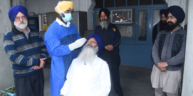 ਸ੍ਰੀ ਨਨਕਾਣਾ ਸਾਹਿਬ ਸਾਕੇ ਦੀ ਸ਼ਤਾਬਦੀ ਮੌਕੇ ਪਾਕਿਸਤਾਨ ਜਾਣ ਵਾਲੇ ਸ਼ਰਧਾਲੂਆਂ ਲਈ ਕੋਰੋਨਾ ਜਾਂਚ ਕੈਂਪ ਲਗਾਇਆ