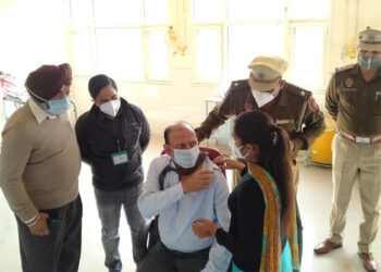 ਪੰਜਾਬ ਵਿਜੀਲੈਂਸ ਬਿਊਰੋ ਦੇ ਮੁਖੀ ਬੀ.ਕੇ. ਉੱਪਲ ਨੇ ਲਗਵਾਇਆ ਕੋਵਿਡ ਵੈਕਸੀਨ ਦਾ ਟੀਕਾ