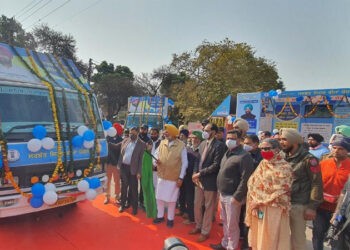 ਸਿਹਤ ਮੰਤਰੀ ਨੇ ਸਰਬੱਤ ਸਿਹਤ ਬੀਮਾ ਯੋਜਨਾ ਤਹਿਤ 22 ਜਾਗਰੂਕਤਾ ਵੈਨਾਂ ਨੂੰ ਹਰੀ ਝੰਡੀ ਵਿਖਾ ਕੇ ਰਵਾਨਾ ਕੀਤਾ