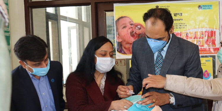 ਸਿਹਤ ਵਿਭਾਗ ਦੇ ਪ੍ਰਮੁੱਖ ਸਕੱਤਰ ਵੱਲੋਂ ਤਿੰਨ-ਦਿਨਾ ਪਲਸ-ਪੋਲੀਓ ਵੈਕਸੀਨੇਸ਼ਨ ਮੁਹਿੰਮ ਦੀ ਸ਼ੁਰੂਆਤ