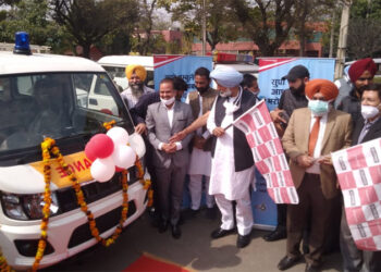 ਬਲਬੀਰ ਸਿੰਘ ਸਿੱਧੂ ਨੇ ਭੀੜ ਵਾਲੇ ਇਲਾਕਿਆਂ ਵਿੱਚ ਐਮਰਜੈਂਸੀ ਸੇਵਾਵਾਂ ਦੇਣ ਲਈ 22 ਐਂਬੂਲੈਂਸਾਂ ਨੂੰ ਹਰੀ ਝੰਡੀ ਦੇ ਕੇ ਕੀਤਾ ਰਵਾਨਾ