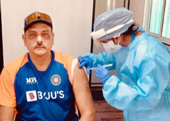 ਭਾਰਤੀ ਕ੍ਰਿਕਟ ਟੀਮ ਦੇ ਮੁੱਖ ਕੋਚ ਰਵੀ ਸ਼ਾਸਤਰੀ ਨੇ ਲਗਵਾਇਆ ਕੋਵਿਡ-19 ਦਾ ਟੀਕਾ
