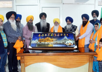 ਧਰਮ ਪ੍ਰਚਾਰ ਕਮੇਟੀ ਦੇ ਕਲਰਕ ਸ. ਰਵੇਲ ਸਿੰਘ ਨੂੰ ਸੇਵਾਮੁਕਤ ਹੋਣ ’ਤੇ ਕੀਤਾ ਸਨਮਾਨਿਤ
