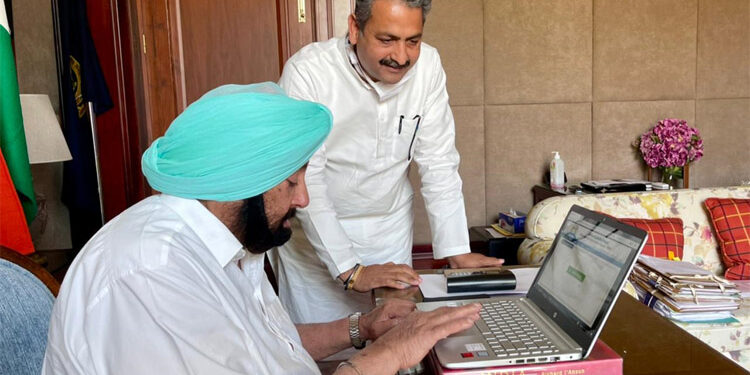 ਪੰਜਾਬ ਦੇ ਮੁੱਖ ਮੰਤਰੀ ਵੱਲੋਂ ਅਧਿਆਪਕ ਤਬਾਦਲਾ ਨੀਤੀ-2019 ਤਹਿਤ ਡਿਜੀਟਲ ਵਿਧੀ ਰਾਹੀਂ 19905 ਸਕੂਲ ਅਧਿਆਪਕਾਂ ਦੀਆਂ ਵਿਆਪਕ ਬਦਲੀਆਂ ਦੇ ਆਦੇਸ਼