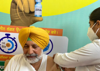 ਸਿਹਤ ਮੰਤਰੀ ਬਲਬੀਰ ਸਿੰਘ ਸਿੱਧੂ ਨੇ ਲਗਵਾਇਆ ਕੋਵਿਡ ਵੈਕਸੀਨ ਦਾ ਟੀਕਾ