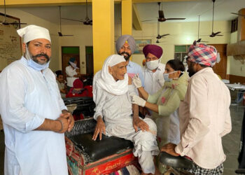 ਕਰੋਨਾ ਤੋਂ ਬਚਾਅ ਟੀਕਾਕਰਨ ਲਈ ਝੰਡਾ ਬਰਦਾਰ ਬਣੀ 105 ਸਾਲ ਦੀ ਮਾਤਾ ਕਰਤਾਰ ਕੌਰ