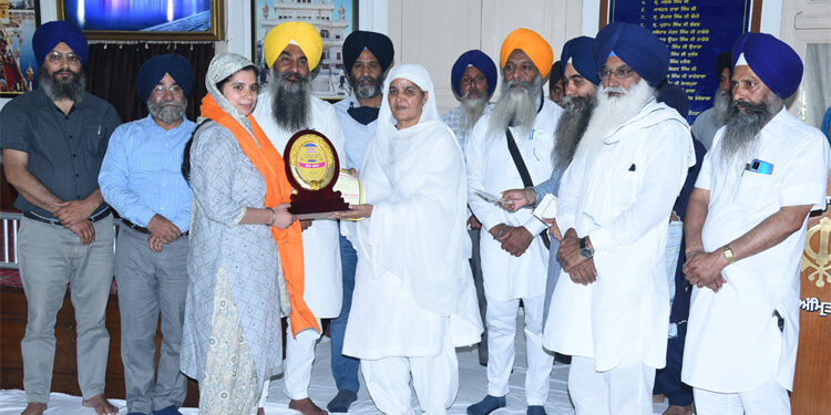 ਸਿੱਖ ਧਰਮ ਅਧਿਐਨ ਪੱਤਰ ਵਿਹਾਰ ਕੋਰਸ ’ਚੋਂ ਅੱਵਲ ਆਏ ਸਿਖਿਆਰਥੀ ਸਨਮਾਨਿਤ