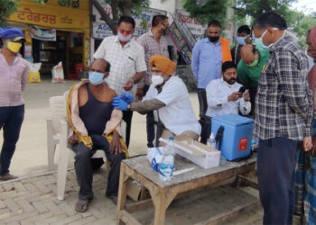 ਖਰੀਦ ਸੀਜ਼ਨ ਦੌਰਾਨ ਸੂਬੇ ਦੀਆਂ ਮੰਡੀਆਂ ਵਿੱਚ ਹੁਣ ਤੱਕ 6000 ਤੋਂ ਵੱਧ ਲੋਕਾਂ ਨੇ ਕੋਵਿਡ ਤੋਂ ਬਚਾਅ ਦਾ ਟੀਕਾ ਲਵਾਇਆ