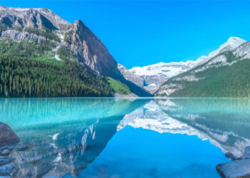 ਕੈਨੇਡਾ ਦੁਨੀਆ ਦਾ ਪ੍ਰਸਿੱਧ ਸੈਲਾਨੀ ਸਥਾਨ ਲੇਕ ਲੁਇਸ ਵੀ ਕੋਰੋਨਾ ਦੀ ਲਪੇਟ ‘ਚ ਆਇਆ