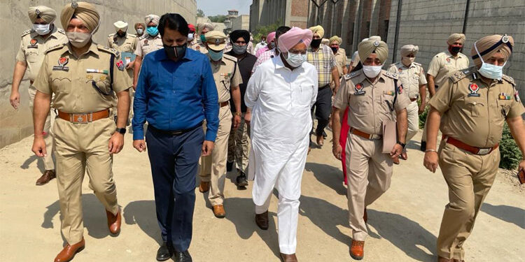 ਸੁਖਜਿੰਦਰ ਸਿੰਘ ਰੰਧਾਵਾ ਵੱਲੋਂ ਕੋਵਿਡ ਦੀ ਦੂਜੀ ਲਹਿਰ ਦੇ ਮੱਦੇਨਜ਼ਰ ਜੇਲ੍ਹਾਂ ਵਿੱਚ ਇਹਤਿਆਤ ਤੇ ਸੁਰੱਖਿਆ ਇੰਤਜ਼ਾਮ ਪੁਖਤਾ ਰੱਖਣ ਦੇ ਆਦੇਸ਼