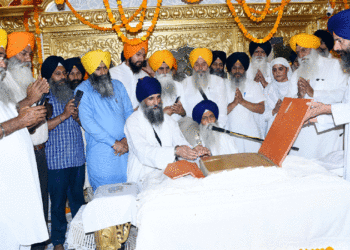 ਜੂਨ 1984 ਦੇ ਘੱਲੂਘਾਰੇ ਸਮੇਂ ਜ਼ਖ਼ਮੀ ਹੋਏ ਪਾਵਨ ਸਰੂਪ ਸੰਗਤ ਦੇ ਦਰਸ਼ਨਾਂ ਲਈ ਸੁਸ਼ੋਭਿਤ