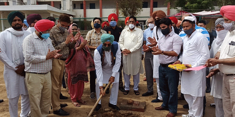 ਪਿੰਡ ਢੁੱਡੀਕੇ ਦੇ ਖੇਡ ਸਟੇਡੀਅਮ ਵਿੱਚ ਲੱਗੇਗੀ ਹਾਲੈਂਡ ਦੀ ਐਸਟ੍ਰੋਟਰਫ – ਰਾਣਾ ਗੁਰਮੀਤ ਸਿੰਘ ਸੋਢੀ