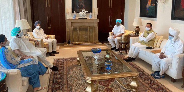 ਪੰਜਾਬ ਸਾਂਸਦਾਂ ਨੇ ਕੈਪਟਨ ਅਮਰਿੰਦਰ ਨਾਲ ਕੀਤੀ ਮੁਲਾਕਾਤ ਤੇ ਸਾਲ 2022 ਦੀਆਂ ਚੋਣਾਂ ਦੀ ਰਣਨੀਤੀ ‘ਤੇ ਵਿਚਾਰ ਵਟਾਂਦਰੇ ਕੀਤੇ, ਕਿਹਾ, ‘ਮੁੱਖ ਮੰਤਰੀ ਦੀ ਅਗਵਾਈ ‘ਤੇ ਪੂਰਾ ਭਰੋਸਾ’