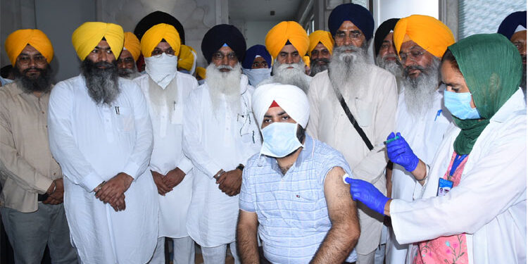 ਸ਼੍ਰੋਮਣੀ ਕਮੇਟੀ ਵੱਲੋਂ ਸ੍ਰੀ ਦਰਬਾਰ ਸਾਹਿਬ ਵਿਖੇ ਕੋਰੋਨਾ ਵੈਕਸੀਨ ਕੈਂਪ ਦੇ ਦੂਜੇ ਪੜਾਅ ਦੀ ਸ਼ੁਰੂਆਤ