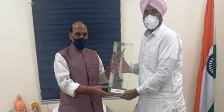 ਮਨਪ੍ਰੀਤ ਸਿੰਘ ਬਾਦਲ ਵੱਲੋਂ ਰਾਜਨਾਥ ਸਿੰਘ ਨਾਲ ਮੁਲਾਕਾਤ; ਪੰਜਾਬ ਵਿੱਚ 2 ਹੋਰ ਸੈਨਿਕ ਸਕੂਲ ਸਥਾਪਤ ਕਰਨ ਦੀ ਮੰਗ