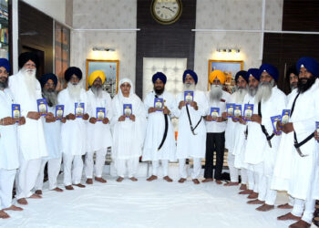 ਸ੍ਰੀ ਅਕਾਲ ਤਖ਼ਤ ਸਾਹਿਬ ਬਾਰੇ ਕਿਤਾਬਚਾ ਪ੍ਰਮੁੱਖ ਸ਼ਖ਼ਸੀਅਤਾਂ ਨੇ ਕੀਤਾ ਜਾਰੀ