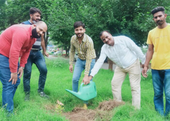 ਪੰਜਾਬ ਦੇ ਵਿੱਤ ਵਿਭਾਗ ਦੇ ਮੁਲਾਜ਼ਮਾਂ ਨੇ ਫਲਦਾਰ, ਫੁੱਲਦਾਰ ਅਤੇ ਛਾਂ ਵਾਲੇ ਬੂਟੇ ਲਾਏ