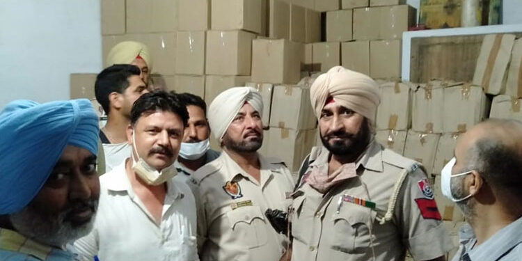 ਆਬਕਾਰੀ ਵਿਭਾਗ ਤੇ ਪੁਲਿਸ ਕਮਿਸ਼ਨਰੇਟ ਲੁਧਿਆਣਾ ਵੱਲੋਂ ਗੈਰ-ਕਾਨੂੰਨੀ ਤੇ ਨਕਲੀ ਸ਼ਰਾਬ ਦੇ ਰੈਕਟ ਦਾ ਪਰਦਾ ਫਾਸ਼