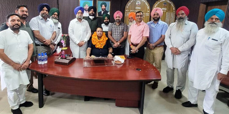 ਕਿਸਾਨ ਪੱਖੀ ਸਕੀਮਾਂ ਦਾ ਜ਼ਮੀਨੀ ਪੱਧਰ ਉਤੇ ਪ੍ਰਚਾਰ ਯਕੀਨੀ ਬਣਾਇਆ ਜਾਵੇ, ਸੁਖਜਿੰਦਰ ਸਿੰਘ ਰੰਧਾਵਾ ਨੇ ਖੇਤੀਬਾੜੀ ਵਿਕਾਸ ਬੈਂਕ ਦੇ ਨਵੇਂ ਚੁਣੇ ਡਾਇਰੈਕਟਰਾਂ ਨੂੰ ਆਖਿਆ