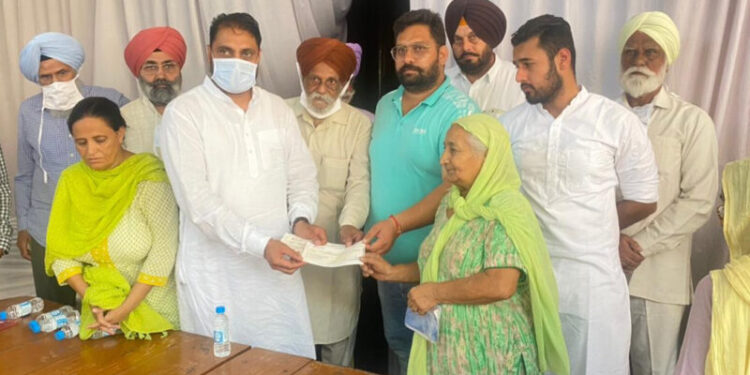 ਮੇਅਰ ਜੀਤੀ ਸਿੱਧੂ ਨੇ ਸੋਹਾਣਾ ਵਿਖੇ 658 ਲਾਭਪਾਤਰੀਆਂ ਨੂੰ ਵੰਡੇ ਪੈਨਸ਼ਨਾਂ ਦੇ ਚੈਕ