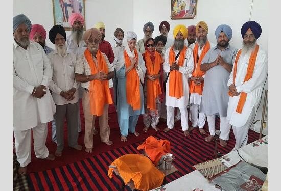 ਕਿਸਾਨੀ ਸੰਘਰਸ਼ ਦੀ ਜਿੱਤ ਲਈ 17 ਅਖੰਡ ਪਾਠਾਂ ਦੇ ਪਾਏ ਭੋਗ 18ਵੇਂ ਪਾਠ ਦੀ ਕੀਤੀ ਅਰੰਭਤਾ