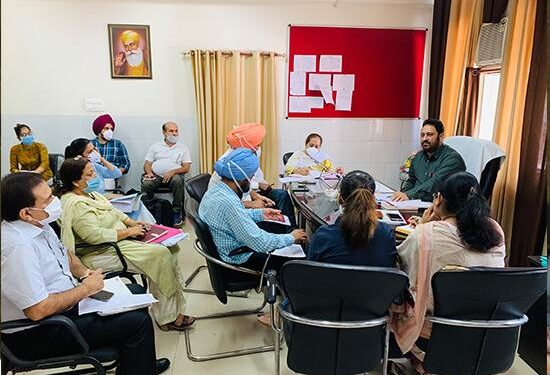 ਰੂਪਨਗਰ ਸਿਵਲ ਸਰਜਨ ਡਾ. ਪਰਮਿੰਦਰ ਕੁਮਾਰ ਨੇ ਮਹੀਨਾਵਾਰ ਮੀਟਿੰਗ ਵਿੱਚ ਸਿਹਤ ਸੇਵਾਵਾਂ ਦਾ ਕੀਤਾ ਮੁਲਾਂਕਣ