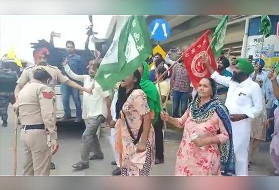 ਸੁਖਬੀਰ ਬਾਦਲ ਨੇ ਜ਼ੀਰਾ ਤੋਂ ਸ਼ੁਰੂ ਕੀਤੀ ਪੰਜਾਬ ਯਾਤਰਾ – ਅਫ਼ਸਰਾਂ ਨੂੰ ਦਿੱਤੀ ਚੇਤਾਵਨੀ -ਕਿਸਾਨਾਂ ਕਾਲੀਆਂ ਝੰਡੀਆਂ ਨਾਲ ਕੀਤਾ ਜ਼ੋਰਦਾਰ ਵਿਰੋਧ