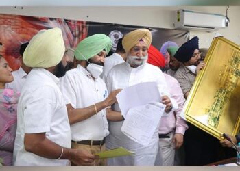ਰੰਧਾਵਾ ਨੂੰ ਦਿੱਤਾ ਸਹਿਕਾਰੀ ਸੰਭਾਵਾਂ ਦੇ ਲੇਬਰਜ਼ ਅਤੇ ਬੇ-ਜ਼ਮੀਨੇ ਕਿਸਾਨਾਂ ਦਾ ਕਰਜ਼ਾ ਮਾਫ ਕਰਨ ਸਬੰਧੀ ਮੰਗ ਪੱਤਰ
