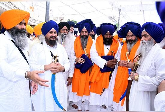 ਸੱਚਖੰਡ ਸ੍ਰੀ ਹਰਿਮੰਦਰ ਸਾਹਿਬ ਦੇ ਨਵੇਂ ਨਿਯੁਕਤ ਹੋਏ ਗ੍ਰੰਥੀ ਸਿੰਘ ਸਾਹਿਬਾਨ ਨੇ ਸੇਵਾ ਸੰਭਾਲੀ