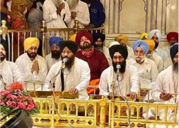 ਮੁੱਖ ਮੰਤਰੀ ਚੰਨੀ ਤੇ ਦੋਵੇਂ ਡਿਪਟੀ ਸੀ ਐਮ ਨੇ ਦਰਬਾਰ ਸਾਹਿਬ ਮੱਥਾ ਟੇਕਿਆ,ਕਿਹਾ, “ਧਰਮ ਨਾਲ ਹੀ ਚੱਲੇਗਾ ਰਾਜ”
