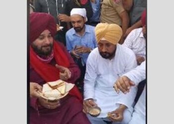 ਜਦੋਂ ਮੁੱਖ ਮੰਤਰੀ ਚੰਨੀ ਨੇ ਟੀਮ ਸਮੇਤ ਟੀ ਸਟਾਲ ’ਤੇ ਪੀਤੀ ਚਾਹ