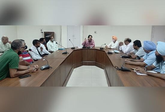 ਵਾਤਾਵਰਨ ਦੀ ਸੰਭਾਲ ਲਈ ਪਰਾਲੀ ਨੂੰ ਅੱਗ ਨਾ ਲਗਾਉਣ ਲਈ ਕਿਸਾਨਾਂ ਨੂੰ ਜਾਗਰੂਕ ਕੀਤਾ ਜਾਵੇ – ਡੀ ਸੀ ਫਰੀਦਕੋਟ