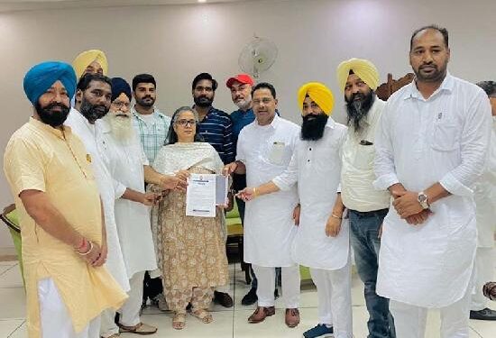 ਕਮਿਸ਼ਨਰ ਨਗਰ ਨਿਗਮ ਨੂੰ ਦਿੱਤਾ ਹਰਪਾਲ ਜੁਨੇਜਾ ਨੇ ਮੈਮੋਰੰਡਮ